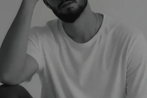 奥手男子は「積極的にならない」ことで誠実さをアピールしているかもっていう研究の話