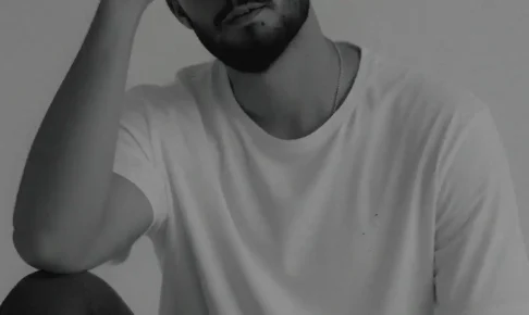 奥手男子は「積極的にならない」ことで誠実さをアピールしているかもっていう研究の話