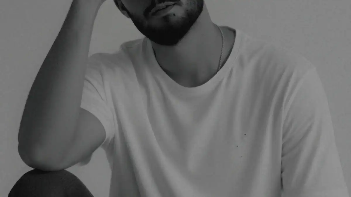 奥手男子は「積極的にならない」ことで誠実さをアピールしているかもっていう研究の話