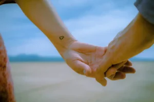 結局、「じらす作戦」って恋愛テクニックとして有効なの？を解き明かす