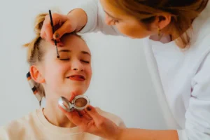 奥手男子と会う時、どんなメイクなら好まれるのか問題