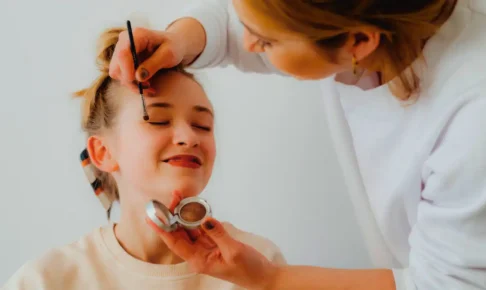 奥手男子と会う時、どんなメイクなら好まれるのか問題