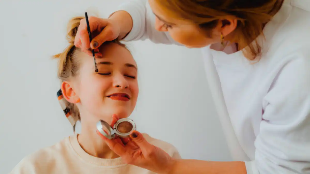 奥手男子と会う時、どんなメイクなら好まれるのか問題