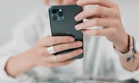 彼とのLINE、もっと自分勝手でいいかも?科学的に証明された「自己開示」が恋を救う理由