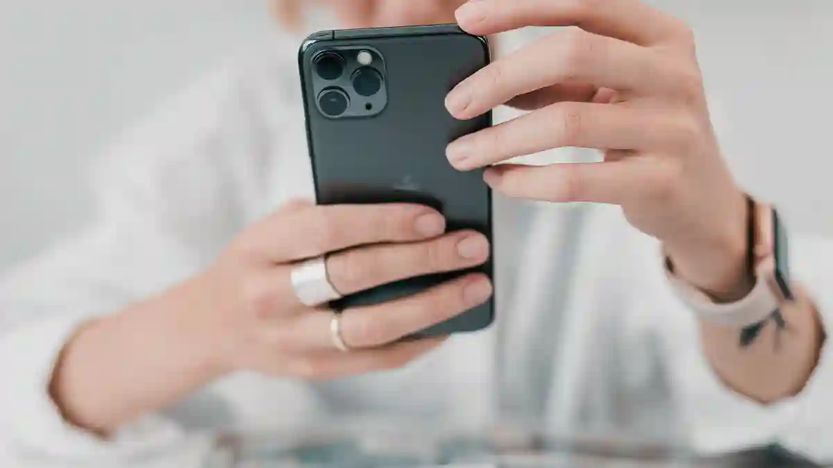 彼とのLINE、もっと自分勝手でいいかも？科学的に証明された「自己開示」が恋を救う理由
