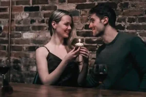 彼とのデートで何秒沈黙があるとアウトなのか？会話の間について調べた研究の話