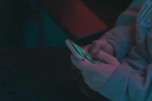 奥手男子とのLINEは「テンポ感」を合わせた方が脈ありになりやすいと言える科学的理由